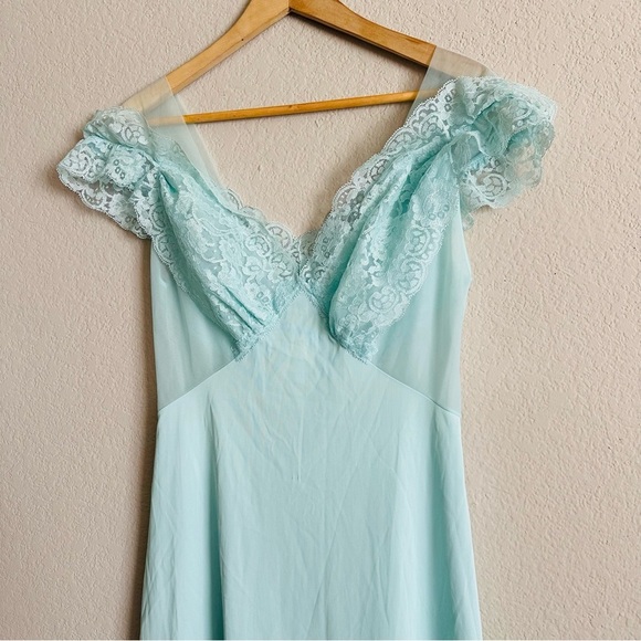 Vintage 1970’s Vanity Fair teal pale Blue Slip Dress Size 36 Small With Lace - Picture 5 of 12